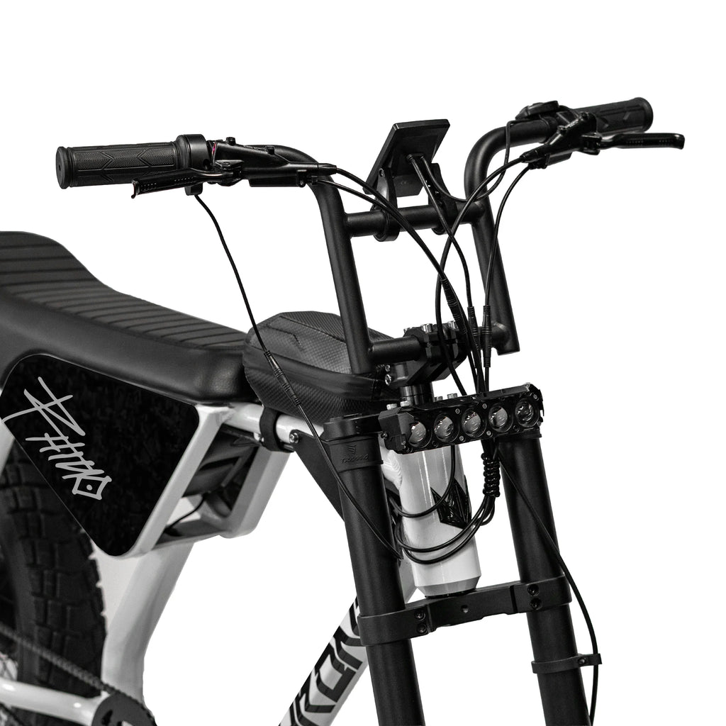 Throne Cycles - RHINO - White Savage